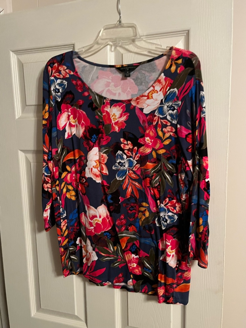 Investments Navy Floral Scoop Neck 3/4 length Sleeve Top
